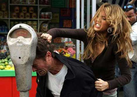 عاقبـــت تیــــکه انداختن به دختـــرا ! (عکس)