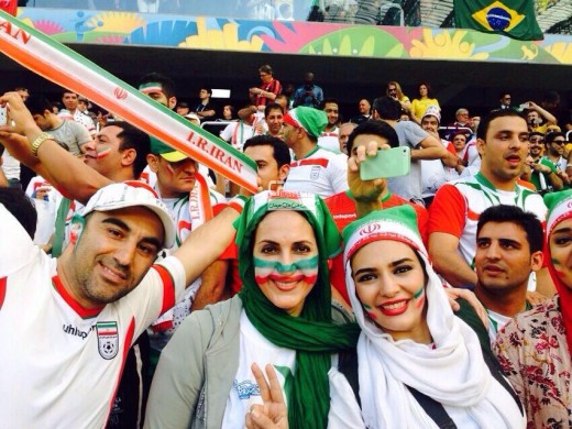 هزینه سفر مجانی هنرمندان و بازیگران به جام جهانی برزیل را کدام سازمان پرداخت کرده ؟ + عکس Bazigaran 3534 12 520x390 هزینه سفر مجانی هنرمندان و بازیگران به جام جهانی برزیل را کدام سازمان پرداخت کرده ؟ + عکس