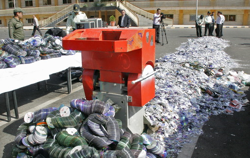 بیش از ۳ میلیون و ۶۰۰ هزار لوح فشرده شامل فیلمهای غیر مجاز و مستهجن جمع آوری و امحاء شد./IRNA 