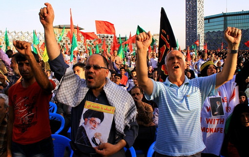 اجتماع بزرگ «لبیک» در حمایت از اسلام ناب محمدی (ص) و بقاع متبرکه عصر سه شنبه در میدان امام حسین(ع) تهران برگزار شد./ TABNAK 