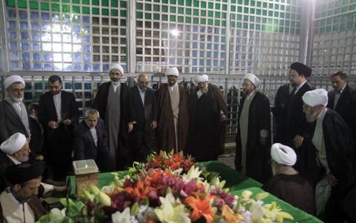 آیت الله صادق آملی لاریجانی رییس قوه قضاییه روز دوشنبه به همراه مسوولان عالی قضایی با حضور در حرم مطهر بنیانگذار جمهوری اسلامی به مقام شامخ امام راحل ادای احترام کردند./IRNA 