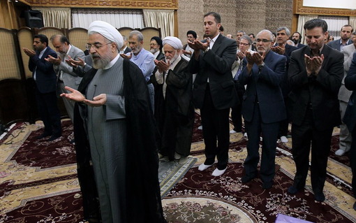 جمعی از شخصیت های اصولگرا پنجشنبه شب با حجت الاسلام حسن روحانی رییس جمهوری دیدار کردند./President O.W  