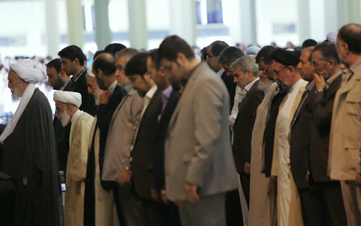 نخستین نماز جمعه ماه مبارک رمضان به امامت آیت الله موحدی کرمانی امام جمعه موقت تهران در مصلای امام خمینی (ره) اقامه شد./IRNA  