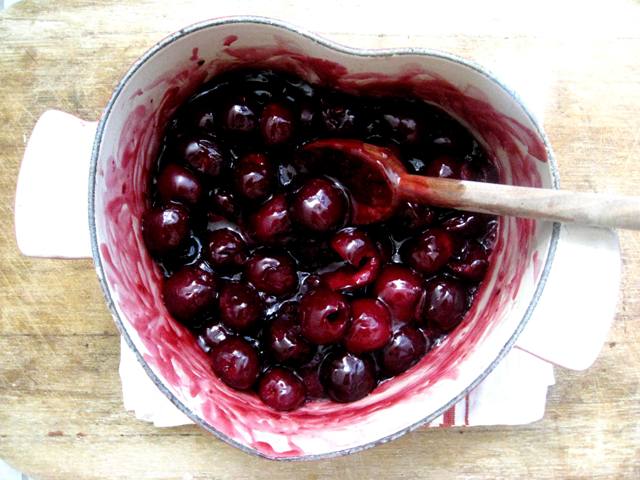 طرز تهیه مربای آلبالو