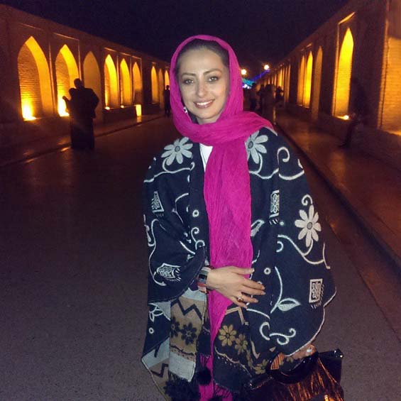 بازیگر زن مشهور در سی و سه پل اصفهان +عکس