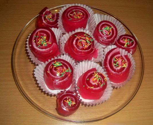 طرز تهیه ژله رولی با بستنی