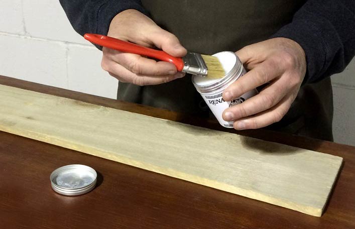 روش های رنگ زدن چوب در خانه