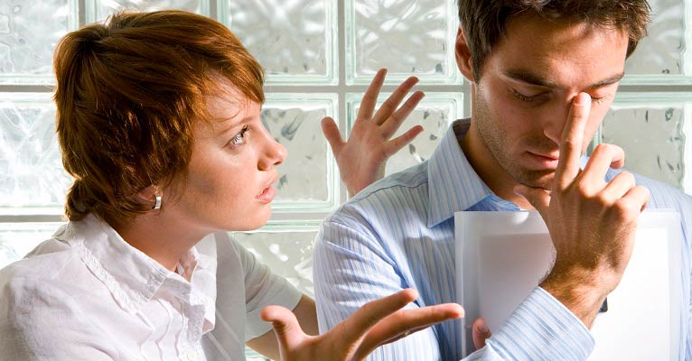رفتارهای زنانه ای که برای آقایان عذاب آور است