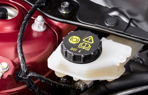 بهترین زمان برای تعویض روغن ترمز خودرو