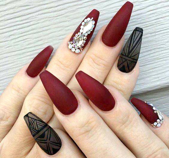 مدل های زیبای طراحی ناخن با لاک قرمز و مشکی