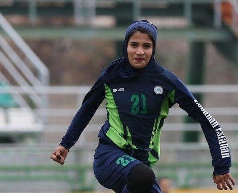 !...دخترفوتبالیست ایرانی بازیکن ۱۸ ساله لژیونر شد...!