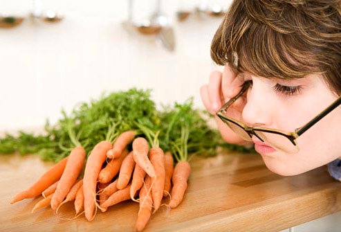 10 خوراکی مفید برای داشتن چشمان سالم