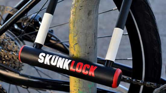 قفل دوچرخه اسکانکلاک (Skunklock) باعث حالت تهوع سارق می‌شود