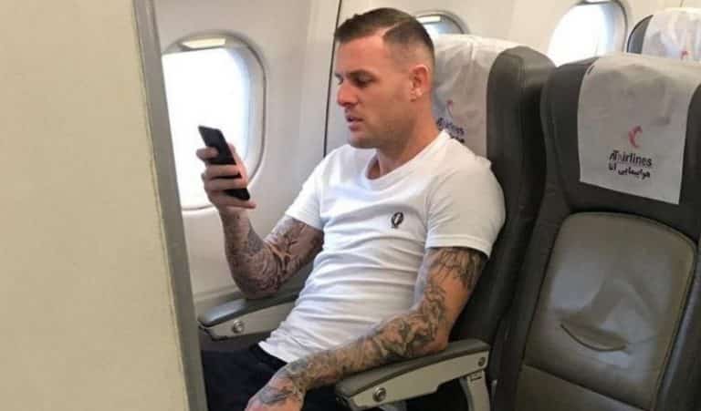 دستگیری مهاجم تیم فوتبال پرسپولیس در فرودگاه لندن