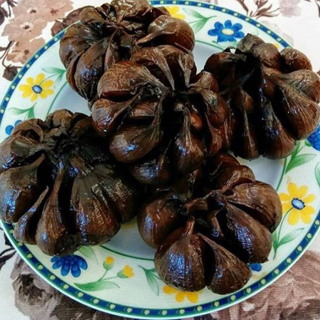 طرز تهیه 2 نوع سیر ترشی
