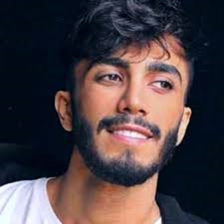 مهراد جم خوانند ه ای خوش ذوق ،خوش صدا و شیک پوش